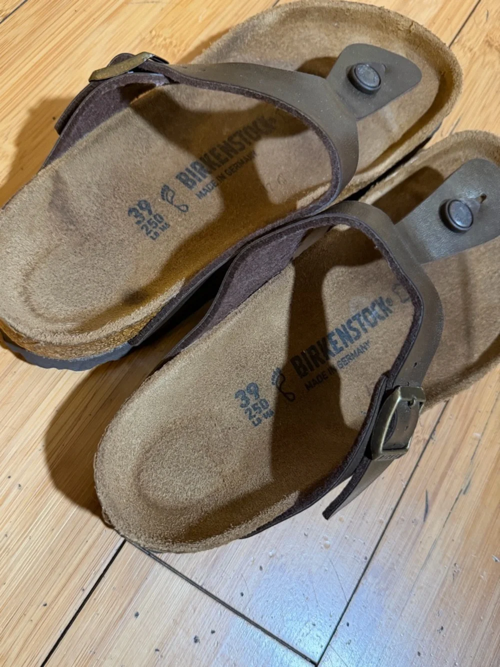 Birkenstock Gizeh Sandal Bronze Size 39 / 8-8.5 - Picture 6 of 16